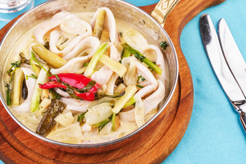  Mediterranean noodle soup with colmar rings, onions, cucumbers and hot peppers