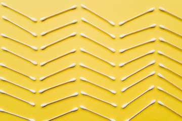 Top view cotton swab in zigzag pattern