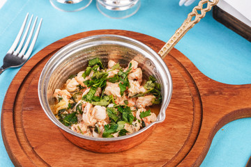 roast in a frying pan with greens, fish meat and shrimp according to an Italian recipe