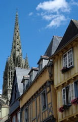 Fototapeta na wymiar Cathédrale Saint-Corentin en arrière-plan