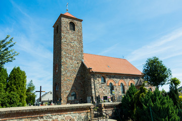 Wielko Mędromierz Kęsowo kościół z kamienia stary zabytkowy