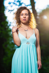 Naklejka premium Beautiful fashion model woman posing during sunset in the forest