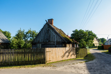 Wieś Krąg chata na wsi zabytkowa chata osada
