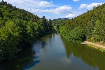 Fototapeta na wymiar Der Wispersee im Taunus im Sommer von oben