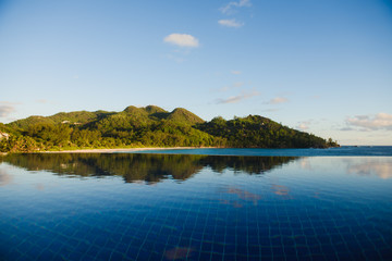 Fototapeta premium Stylish swimming pool with indian ocean view