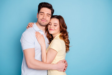 Fototapeta premium Profile photo of pair celebrating anniversary eyes closed overjoyed wear casual t-shirts isolated blue background