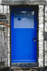 Puerta azul de una casa de Cadaqués, España.