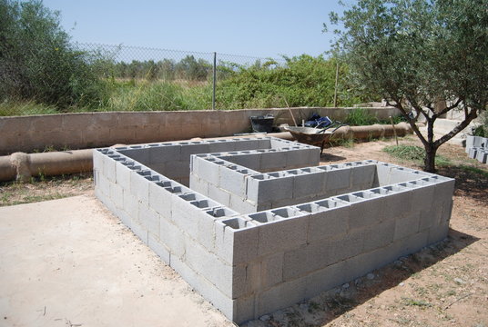 Cinder Block Garden Planter Construction 