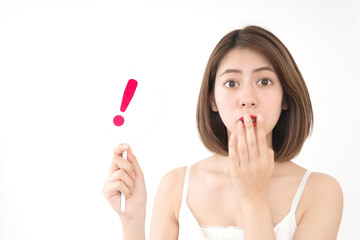 ！マークを出す　女性　驚