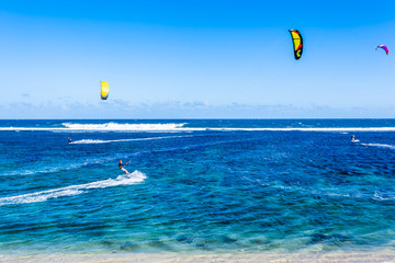 Kitesurfing sur lagon de Saint-Pierre, Réunion 