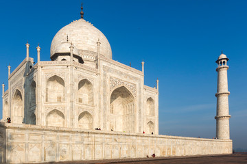 Fototapeta premium Agra, Taj Mahal in the sunset