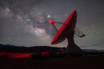 Large radio dish in alignment with the Milky Way Galaxy 