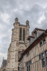 Fototapeta na wymiar Aube - Troyes - Clocher de la Cathédrale Saint-Pierre et Saint-Paul 