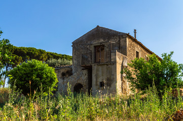 Fototapeta na wymiar Beautiful Scenery with an Abandoned Old Country House, Caltanissetta, Sicily, Italy, Europe