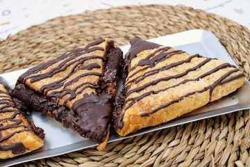 Puff pastry triangles with chocolate
