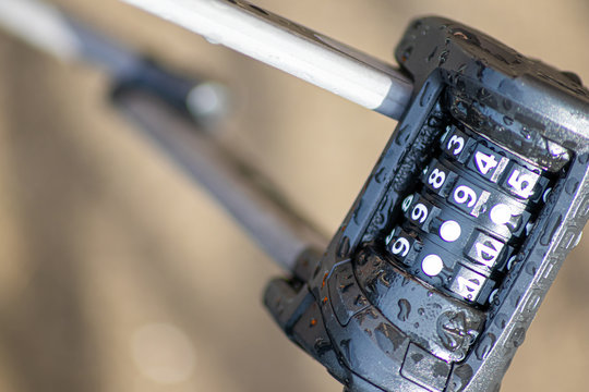 Stabiles platzsparend faltbares Fahrradschloss / Zahlenschloss aus Stahl mit Zahlencode zum Schutz vor Diebstahl und Fahrraddieben bietet Sicherheit des eigenen Fahrrads