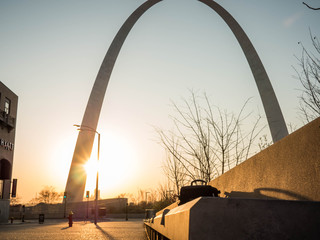 Fototapeta na wymiar St Louis Arch at sunrise