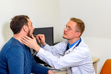 Obraz premium Production of the patient's examination by a general practitioner doctor