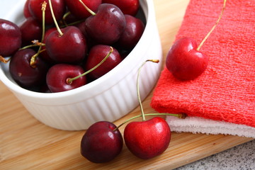 A plate of ripe cherry berries