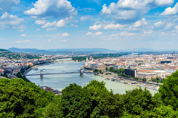 Fototapeta premium Landscape of Budapest over the Danube river.