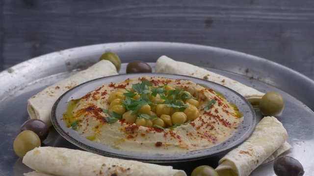 Dish with hummus, pita and olivs.