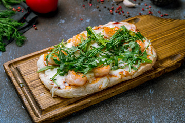 Pinsa with shrimps and aragula, rome pizza