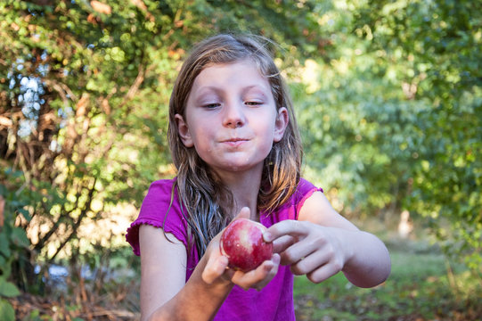 Little girl bobbed for apples messy face