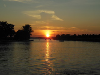 Naklejka premium canal sunset