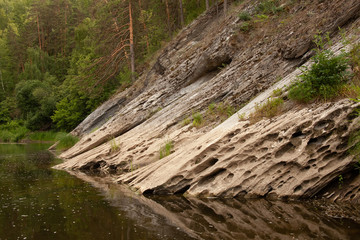 Fototapeta na wymiar Stone mountain is reflected in the river
