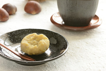 秋の和菓子　手作りの栗きんとん