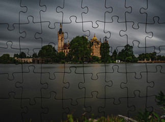 Schweriner Schloss im Puzzlemuster