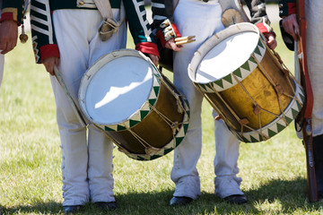 Uniform of soldiers during the Russian-French war of 1812. The guns and drums of 1812.