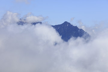乗鞍岳から見た山と雲