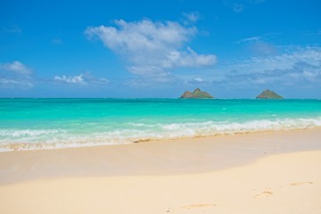 Fototapeta na wymiar View to the Mokulua islands from Lanikai Beach,Hawaii