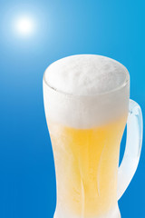 青空とビールのイメージ