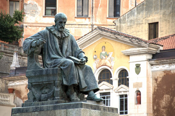 Fototapeta na wymiar Statue of Bernardino Telesio, the ancient philosopher, located in Piazza XV marzo, Cosenza - Italy