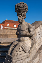 Fototapeta na wymiar Statue am Brunnen im Sprudelhof in Bad Nauheim