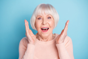 Close-up portrait of her she nice-looking attractive lovely well-groomed cheerful cheery glad...
