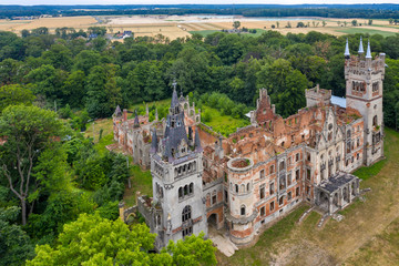 Obraz premium Schlesisches Schloss im Zerfallsstadium