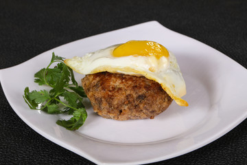 Beef cutlet with egg and coriander