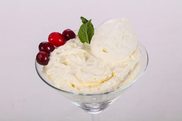 Ice cream with dry plum