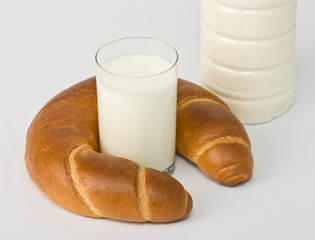 glass of milk and bread