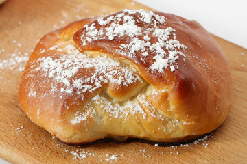 bun with apple