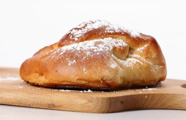 bun with apple