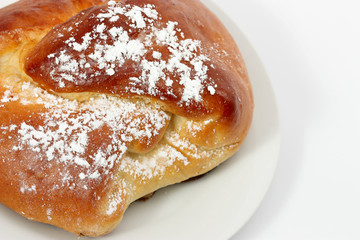 bun with apple