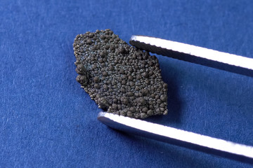 Manganese, pure manganese metal