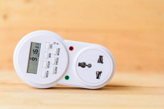 Digital electric plug timer for auto ON/OFF electronics