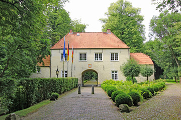 Torhaus der Burg Kniphausen in Fedderwarden (1438, Niedersachsen)