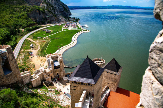 Golubac 이미지 찾아보기 1,240 스톡 사진, 벡터 및 비디오 Adobe Stock