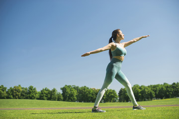 Fototapeta na wymiar Athletic woman practicing yoga outdoor